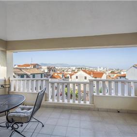 4-5 bedroom villa with Split City and Sea Views sleeps 8-10